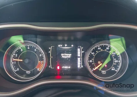 2015 Jeep Cherokee Latitude z USA, uszkodzony, nr VIN 1C4PJMCS5FW727866